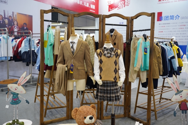 立泰校服定制展示.JPG